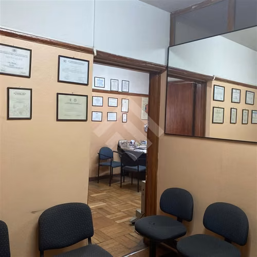 Venta oficina Santiago Estado Agustinas 2 privados un baño