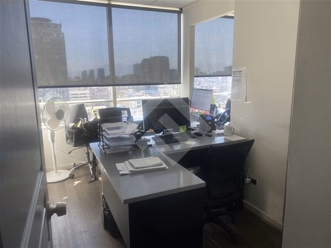Venta Oficina,Santiago,4 privados,2 baños,Metro Santa Lucia