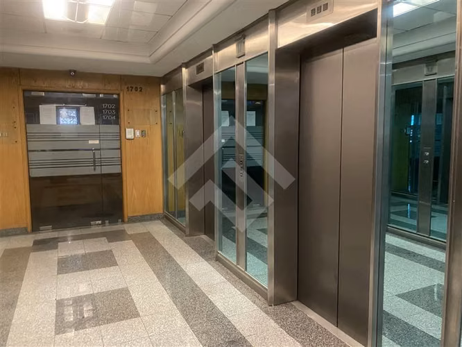 Venta Oficina,Santiago,4 privados,2 baños,Metro Santa Lucia