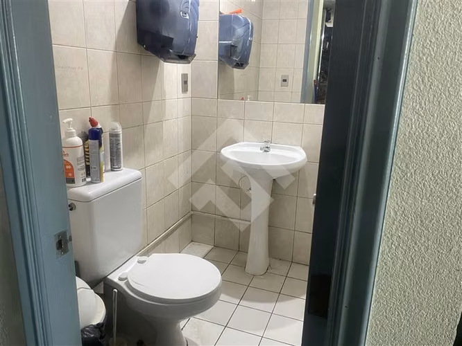 Venta Oficina,Santiago,4 privados,2 baños,Metro Santa Lucia