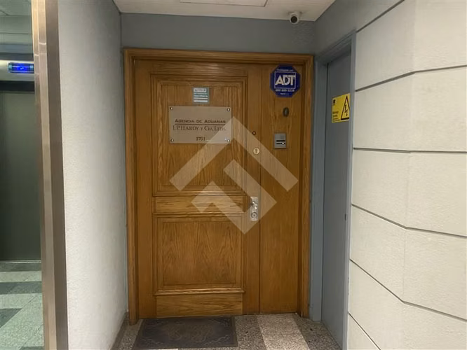 Venta Oficina,Santiago,4 privados,2 baños,Metro Santa Lucia