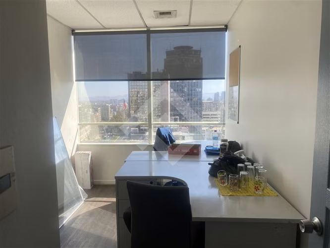 Venta Oficina,Santiago,4 privados,2 baños,Metro Santa Lucia