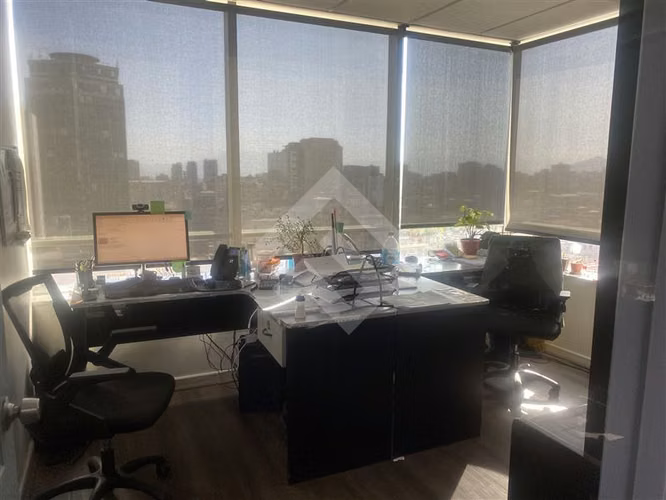 Venta Oficina,Santiago,4 privados,2 baños,Metro Santa Lucia