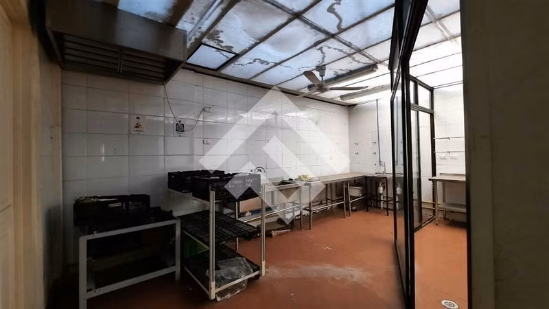Venta Local Comercial Santiago 4 privados patio techado