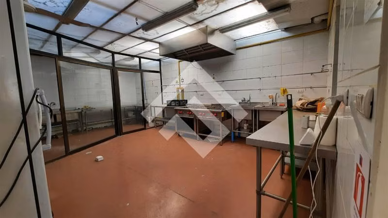 Venta Local Comercial Santiago 4 privados patio techado