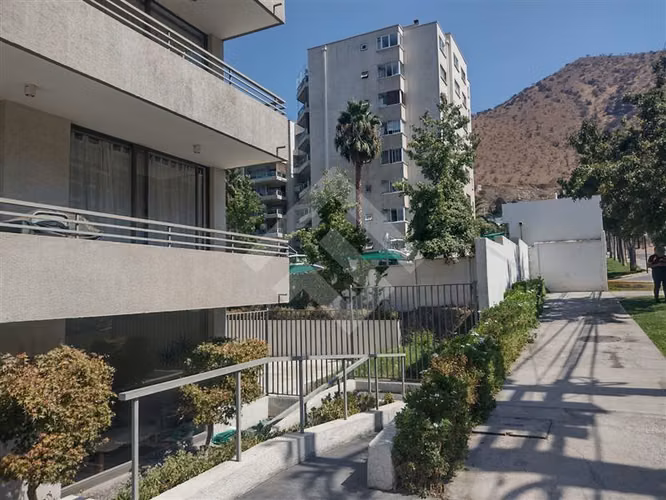 Venta Departamento En Huechuraba 4 Dormitorios, 2 Estaciona