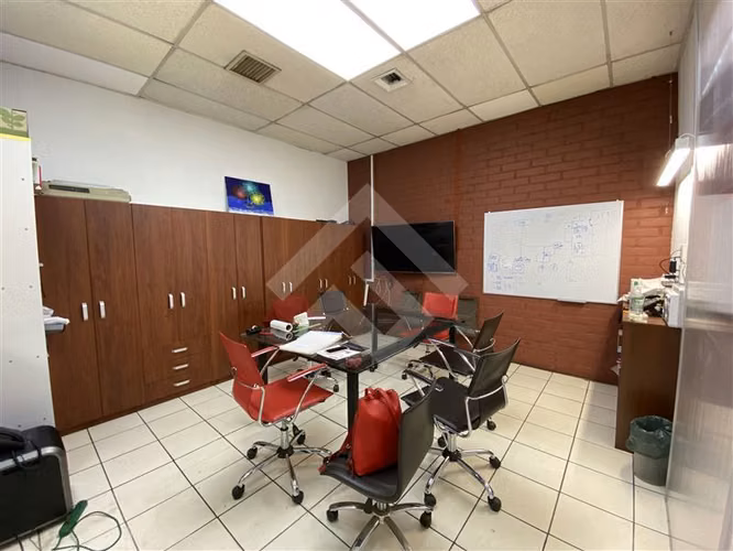 Oficina con Bodega en venta en Santiago