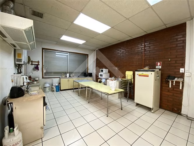 Oficina con Bodega en venta en Santiago