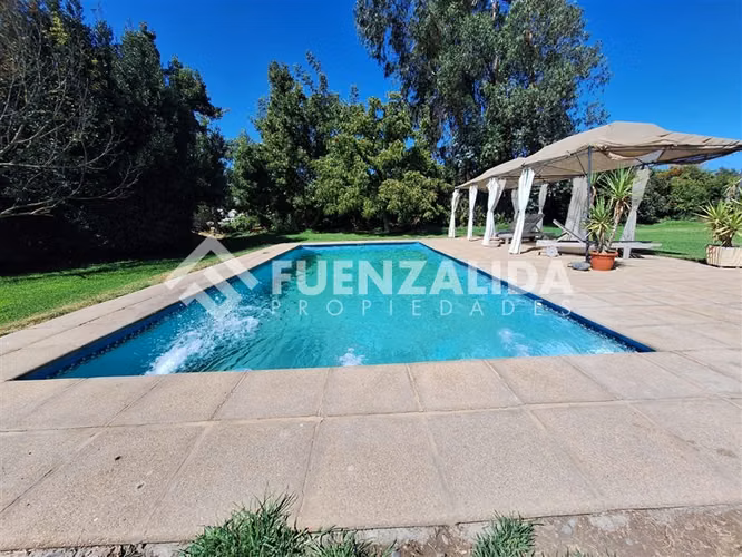 Parcela vendo 5D 4B piscina condominio en Colonia Alemana
