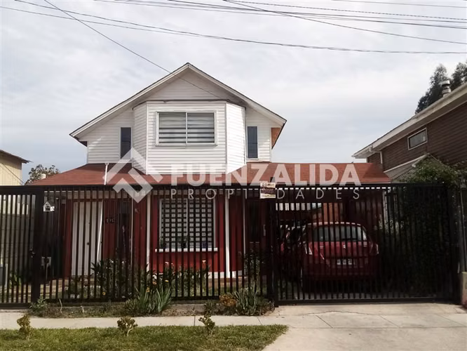 Casa en venta de 4 dorm. en Peñaflor Vicuña Mackenna