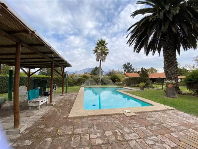 Parcela vendo con 3 casas piscina quincho en Talagante