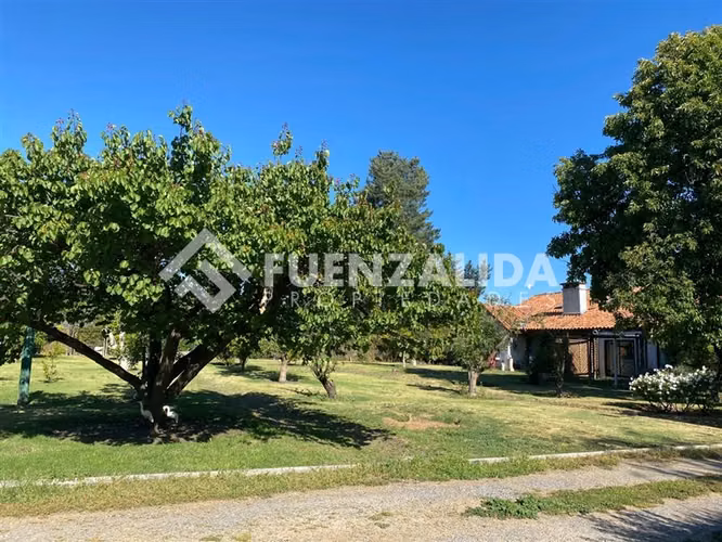 Parcela vendo con 3 casas piscina quincho en Talagante
