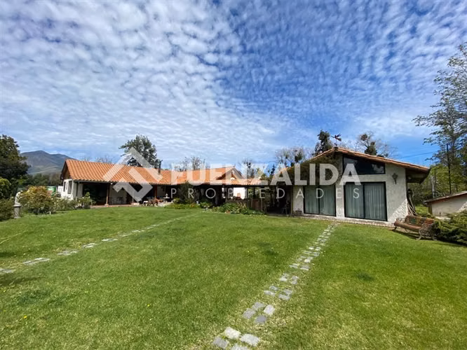 Parcela vendo con 3 casas piscina quincho en Talagante