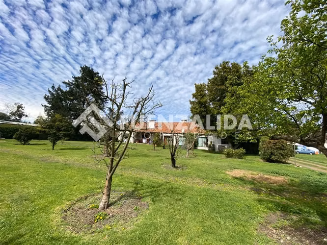 Parcela vendo con 3 casas piscina quincho en Talagante
