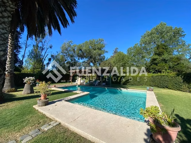 Parcela vendo con 3 casas piscina quincho en Talagante