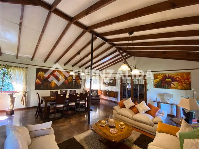 Casa Vendo 4D 3B Piscina Quincho Terraza en Peñaflor