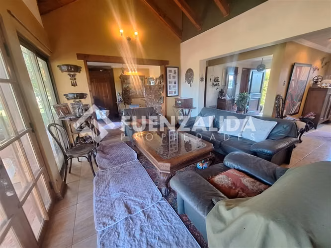 Casa en venta de 4 dorm. en Peñaflor Colonia Alemana