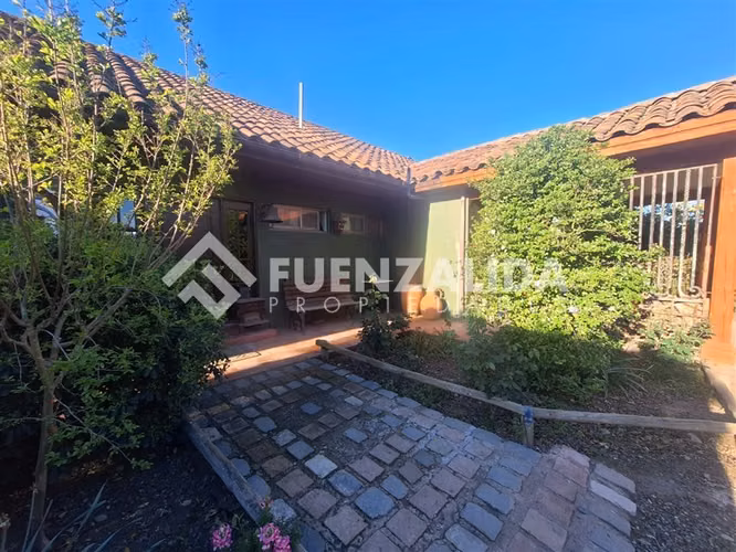 Casa en venta de 4 dorm. en Peñaflor Colonia Alemana