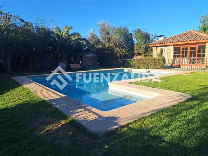 Casa en venta de 4 dorm. en Peñaflor Colonia Alemana