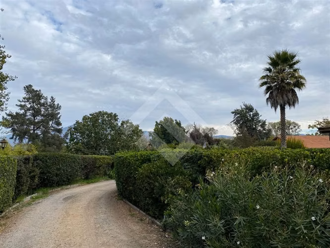 Parcela con 3 casas piscina quincho vendo en Talagante