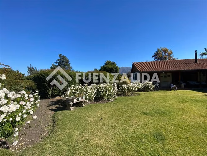 Parcela con 3 casas piscina quincho vendo en Talagante