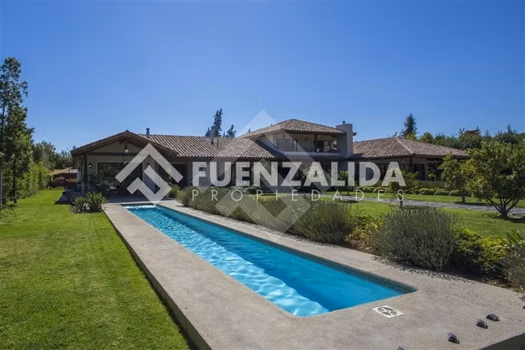 Casa en venta de 6 dorm. en Talagante