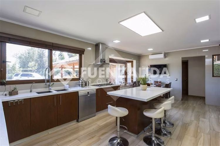 Casa en venta de 6 dorm. en Talagante