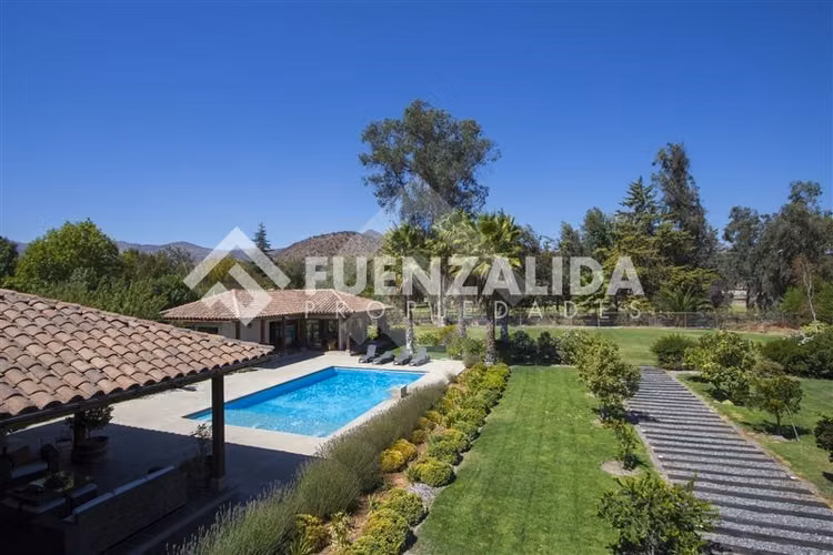Casa en venta de 6 dorm. en Talagante