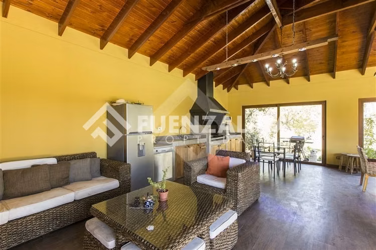 Casa en venta de 6 dorm. en Talagante