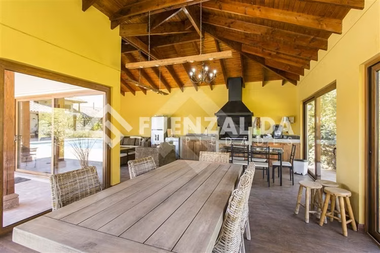 Casa en venta de 6 dorm. en Talagante