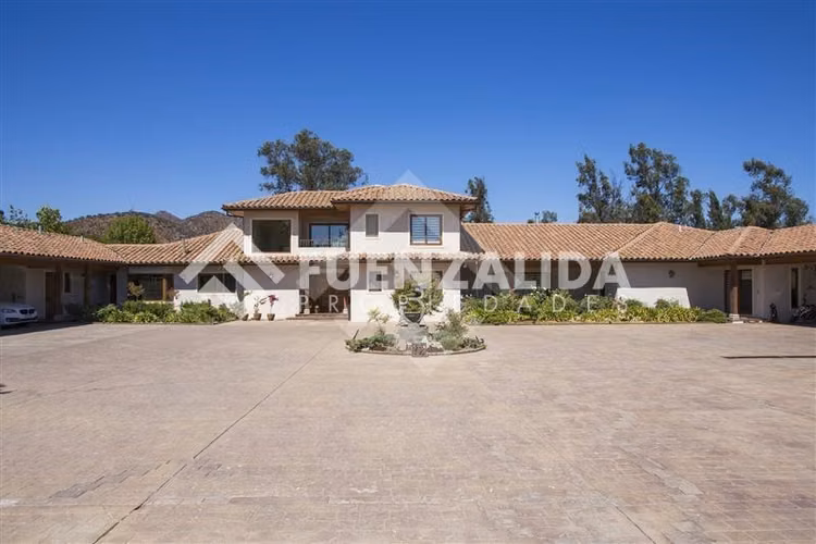 Casa en venta de 6 dorm. en Talagante