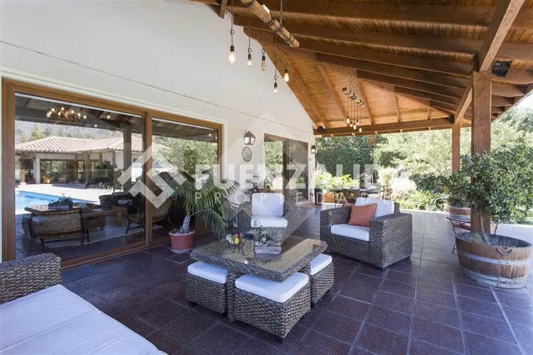 Casa en venta de 6 dorm. en Talagante