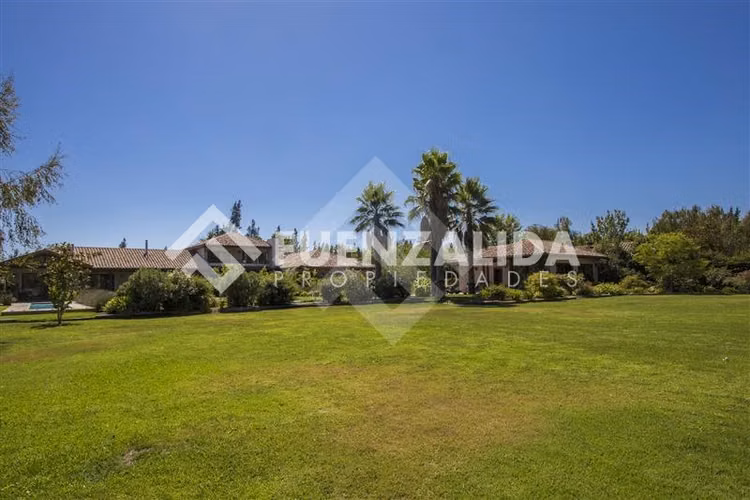 Casa en venta de 6 dorm. en Talagante