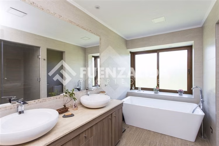 Casa en venta de 6 dorm. en Talagante