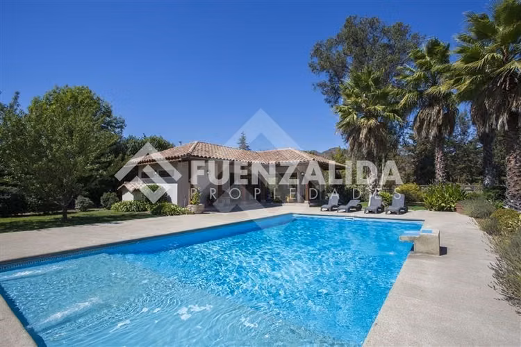 Casa en venta de 6 dorm. en Talagante