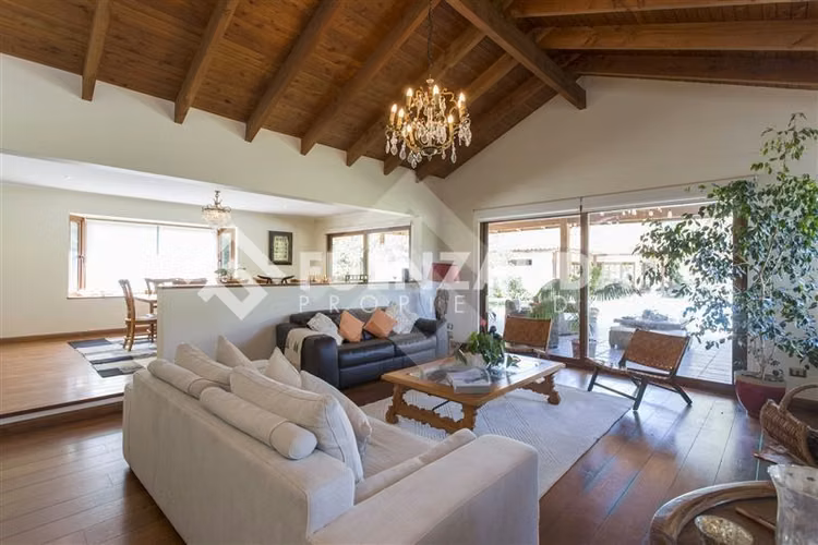 Casa en venta de 6 dorm. en Talagante