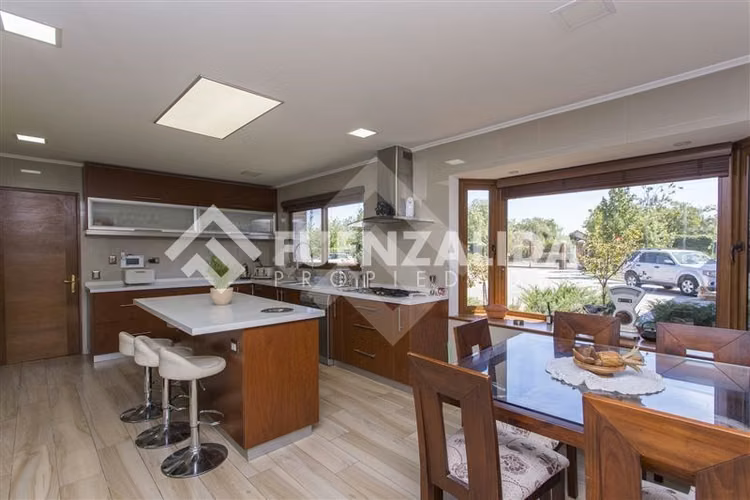 Casa en venta de 6 dorm. en Talagante