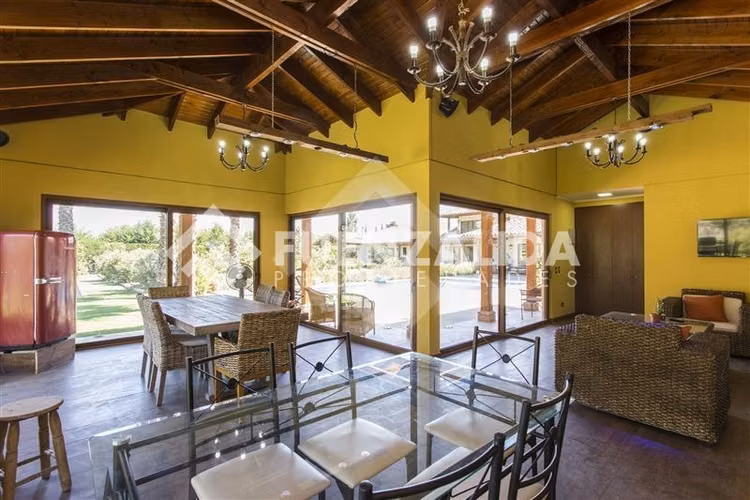 Casa en venta de 6 dorm. en Talagante