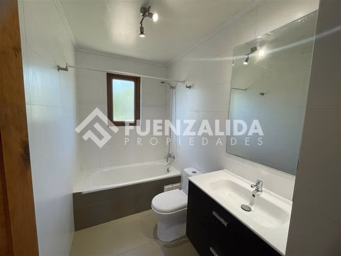VENTA CASA 4D 3B COND CON RECEPCION FINAL - Imagen 8