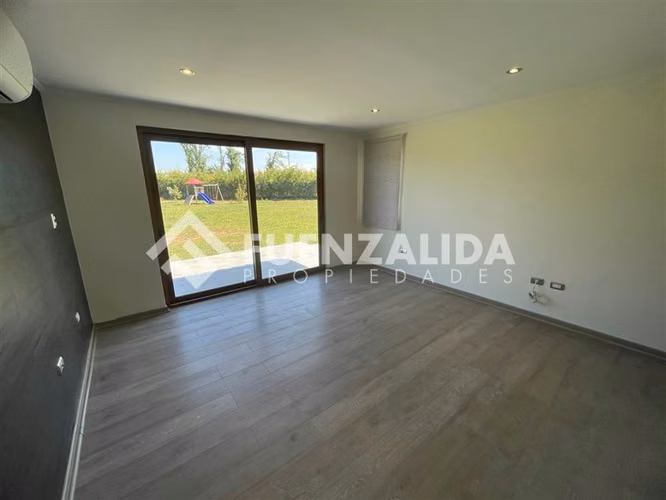 VENTA CASA 4D 3B COND CON RECEPCION FINAL