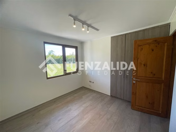 VENTA CASA 4D 3B COND CON RECEPCION FINAL