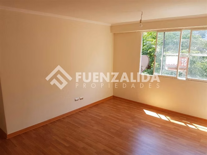 Departamento en venta de 2 dorm. 1 baño Metro Los Heroes