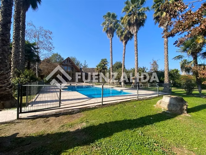 Casa en Parcela se vende 4D 4B Piscina Condomino Talagante