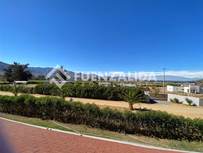 Parcela Vendo 7D 7B piscina en Condominio Padre Hurtado