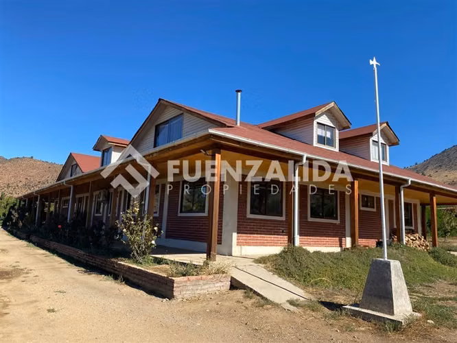 Parcela Vendo 7D 7B piscina en Condominio Padre Hurtado