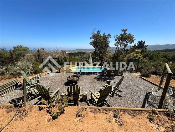 Casa en venta de 4 dorm. en Algarrobo