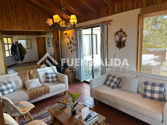 Casa en venta de 4 dorm. en Algarrobo