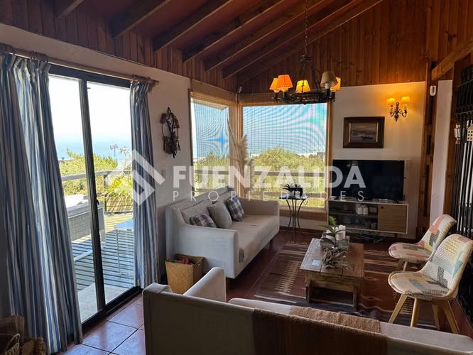Casa en venta de 4 dorm. en Algarrobo