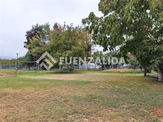 Casa en venta de 4 dorm. en Peñaflor Locomoción