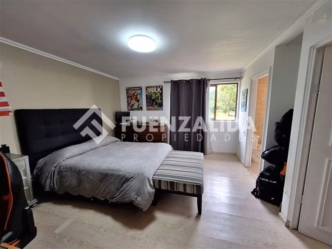 Casa en venta de 4 dorm. en Peñaflor Locomoción